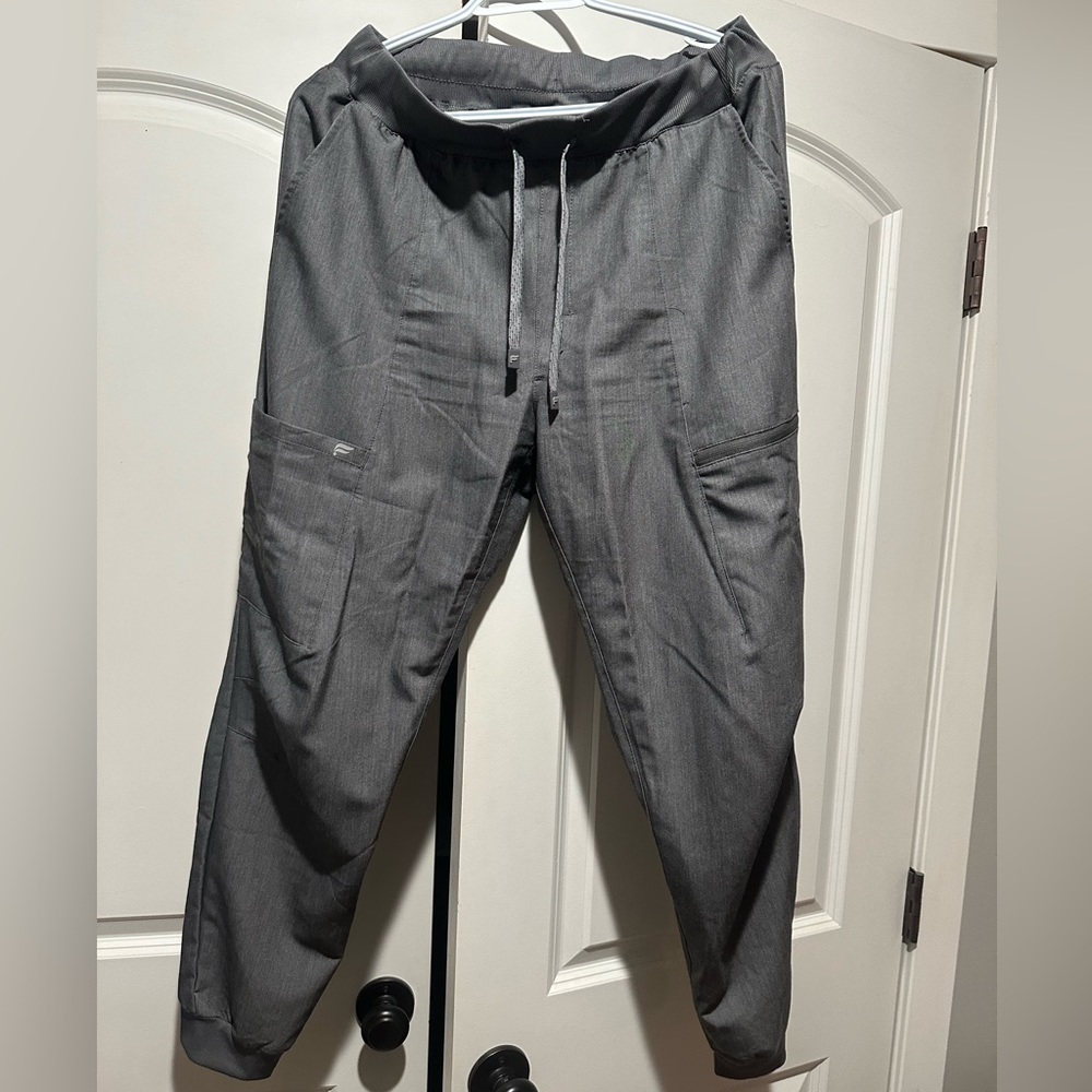 Fabletics Scrub Set Heather Grey - Picture 3 of 6